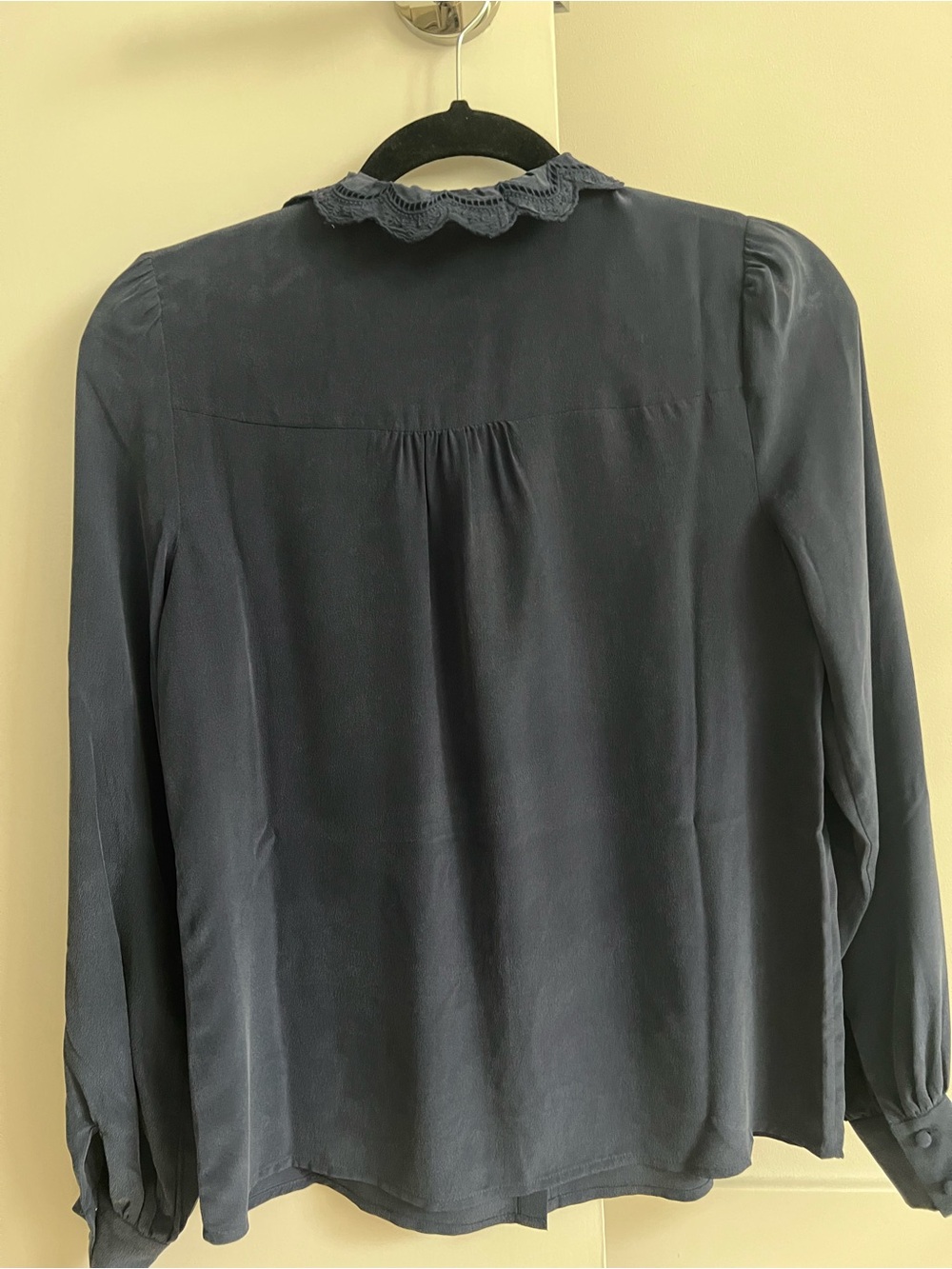 Sezane Chloe Navy Ruffle-Trim Long Sleeve Silk Blouse Size 32 - Picture 2 of 4